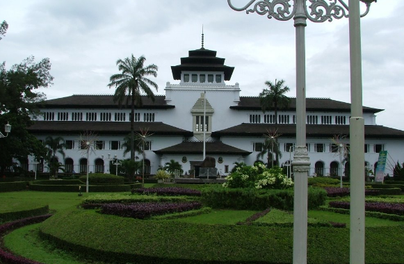 Hotel Dengan Kolam Renang Yang Bagus Di Bandung