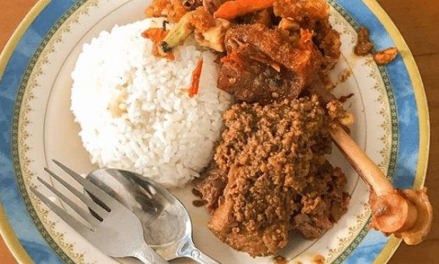 12 Rekomendasi Gudeg Paling Enak Di Jogja