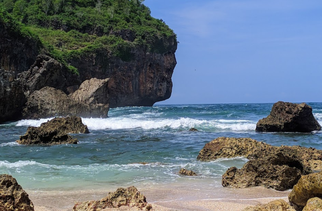 Pantai Sepi Di Gunung Kidul 